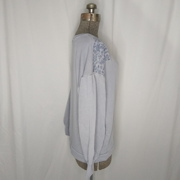 American Eagle light blue embroidered sweatshirt - Picture 11 of 14